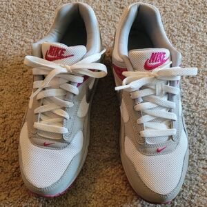 Womens Nike Air, size 9